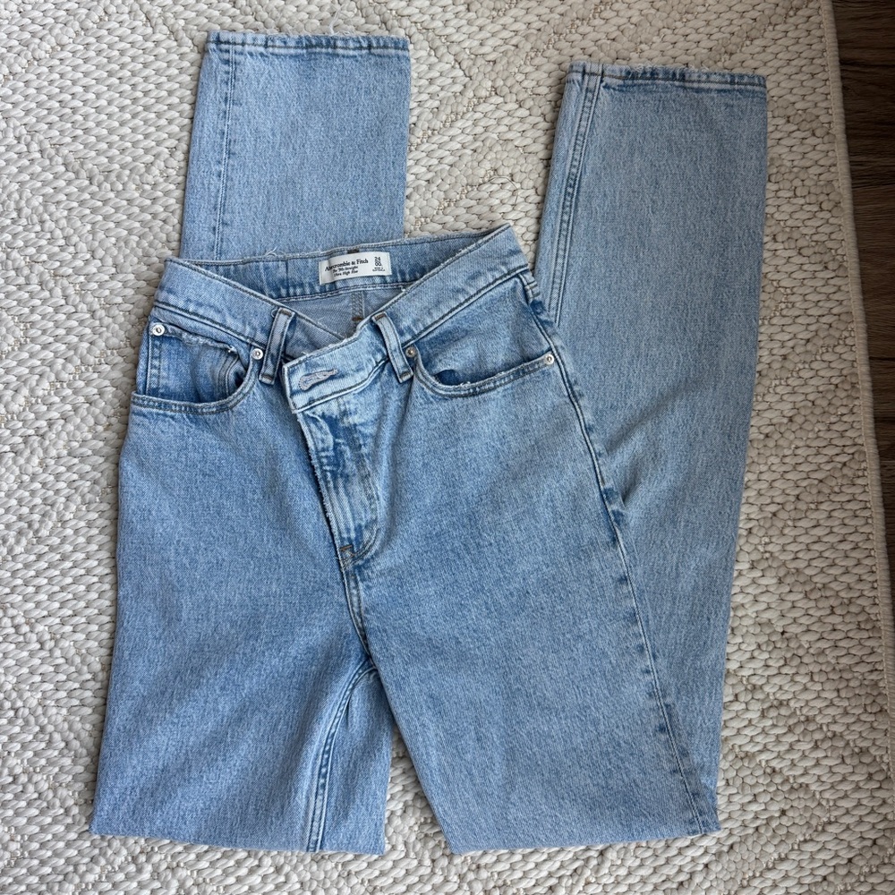 SOLD Abercrombie and Fitch 90s Straight Jean - Picture 2 of 4